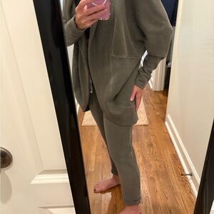 Barefoot Dreams Malibu cotton sun washed olive pant. Size XS inseam 27.5